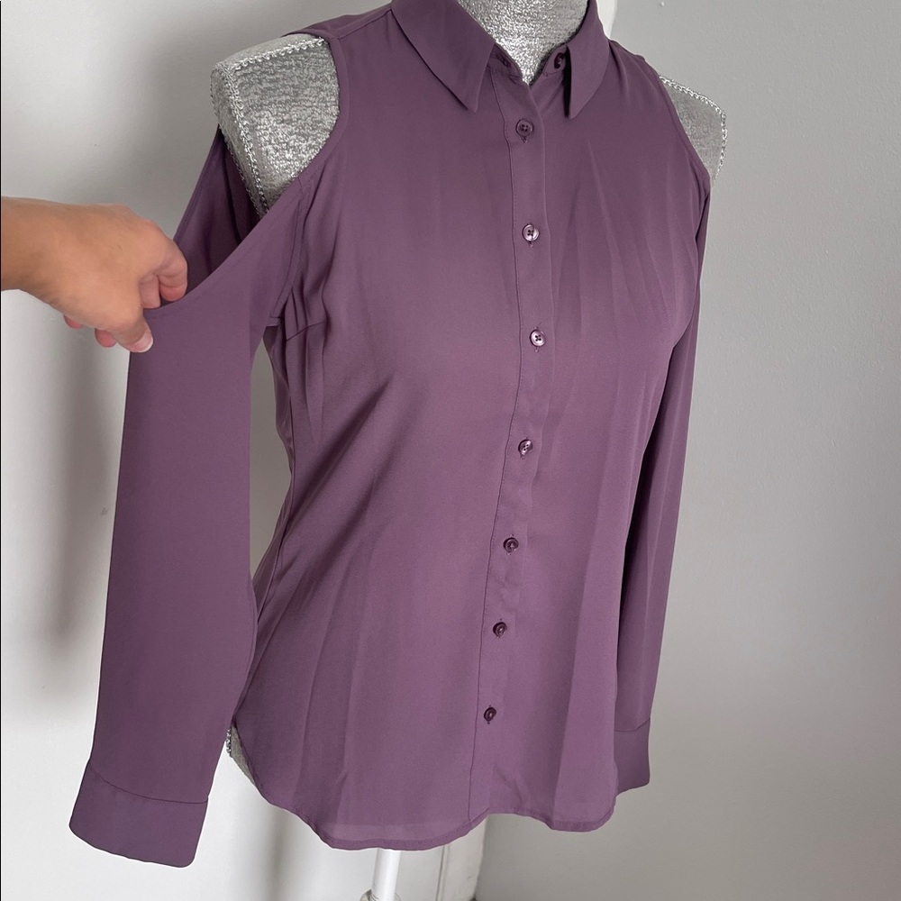 Express Cold Shoulder Blouse - Picture 6 of 8